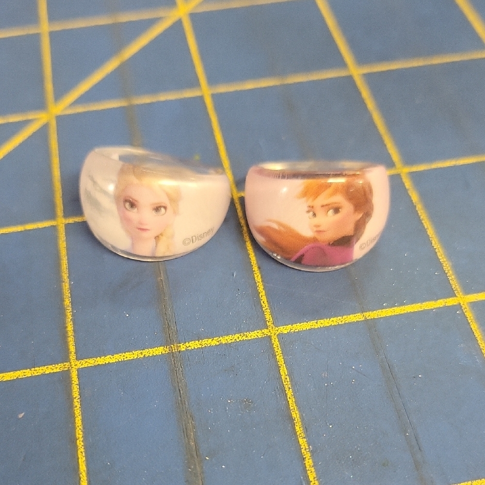 Disney Frozen Elsa and Anna Rings - Size 4 Resin/Plastic